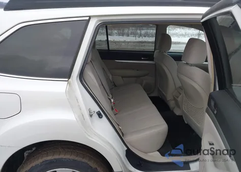 2013 Subaru Outback 2.5I Premium z USA, uszkodzony, nr VIN 4S4BRCCC0D3211320